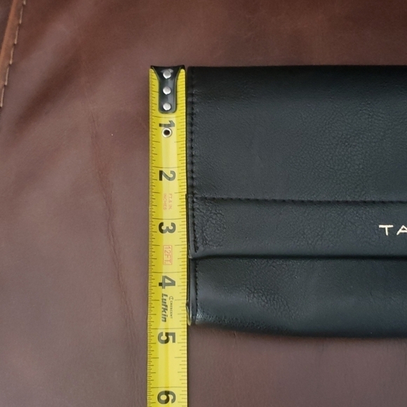 Tahari Identity Protect Lining Wallet. - Picture 8 of 8